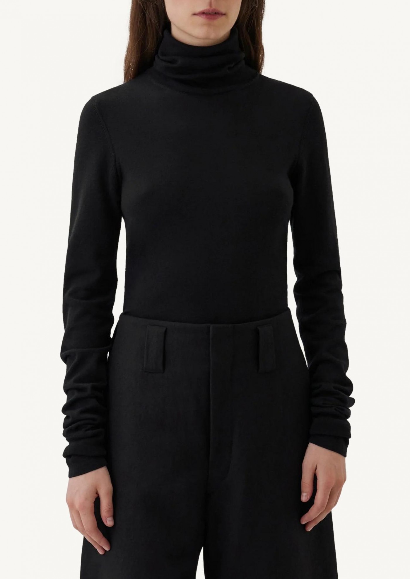 BLACK TURTLENECK