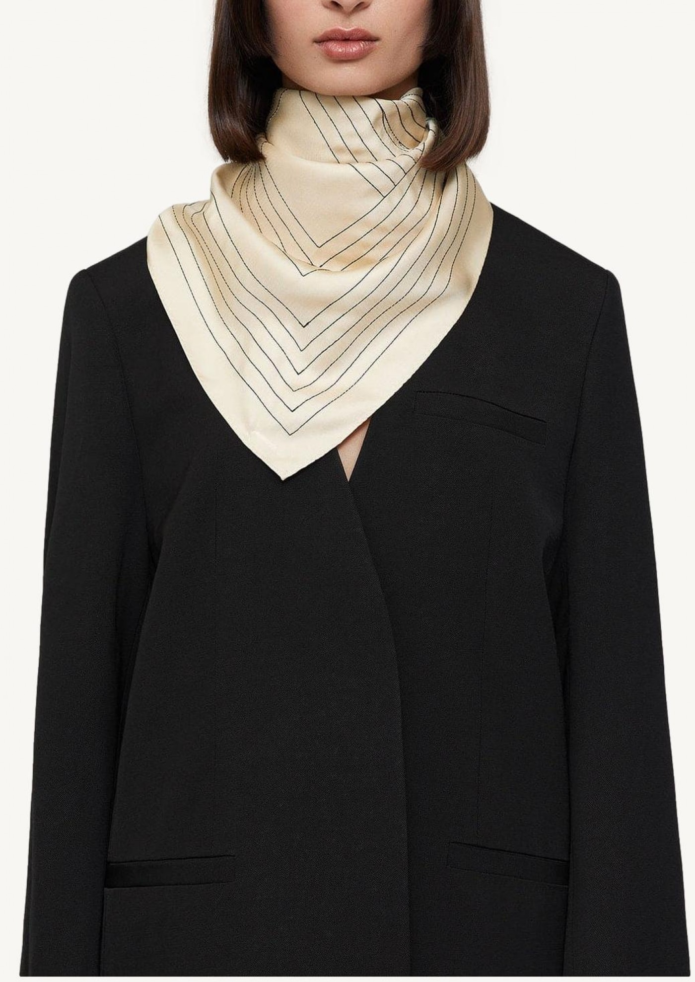 Foulard brodé de monogrammes crème