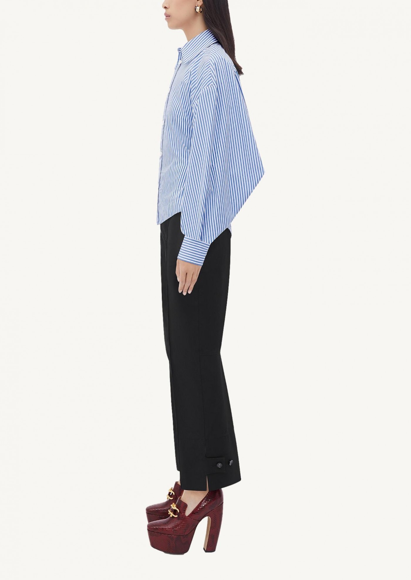 Chemise en coton à fines rayures bleues