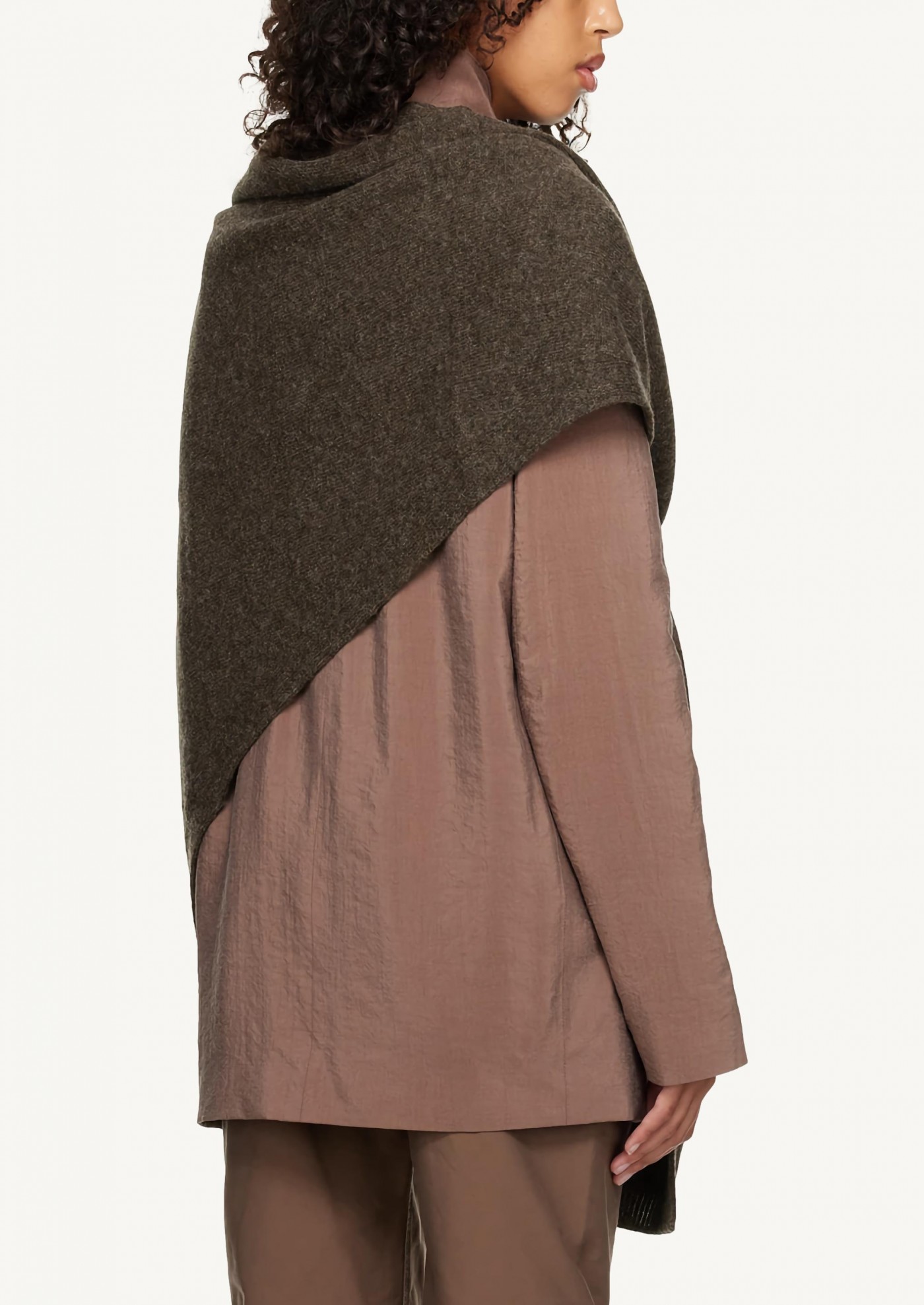 Knit wool scarf in brown