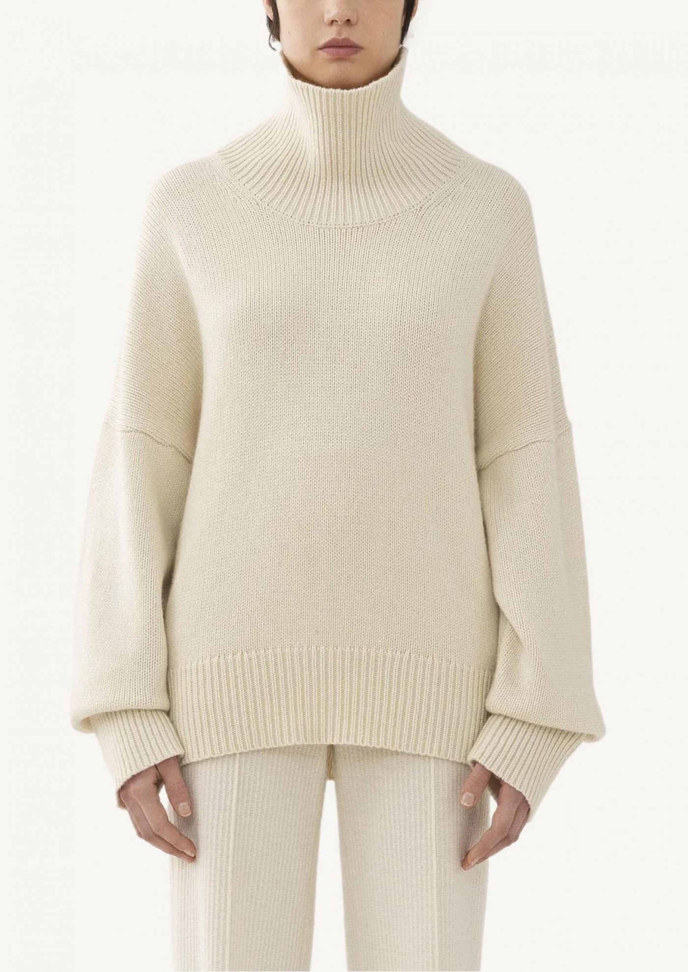 Oversized turtleneck sweater white powder