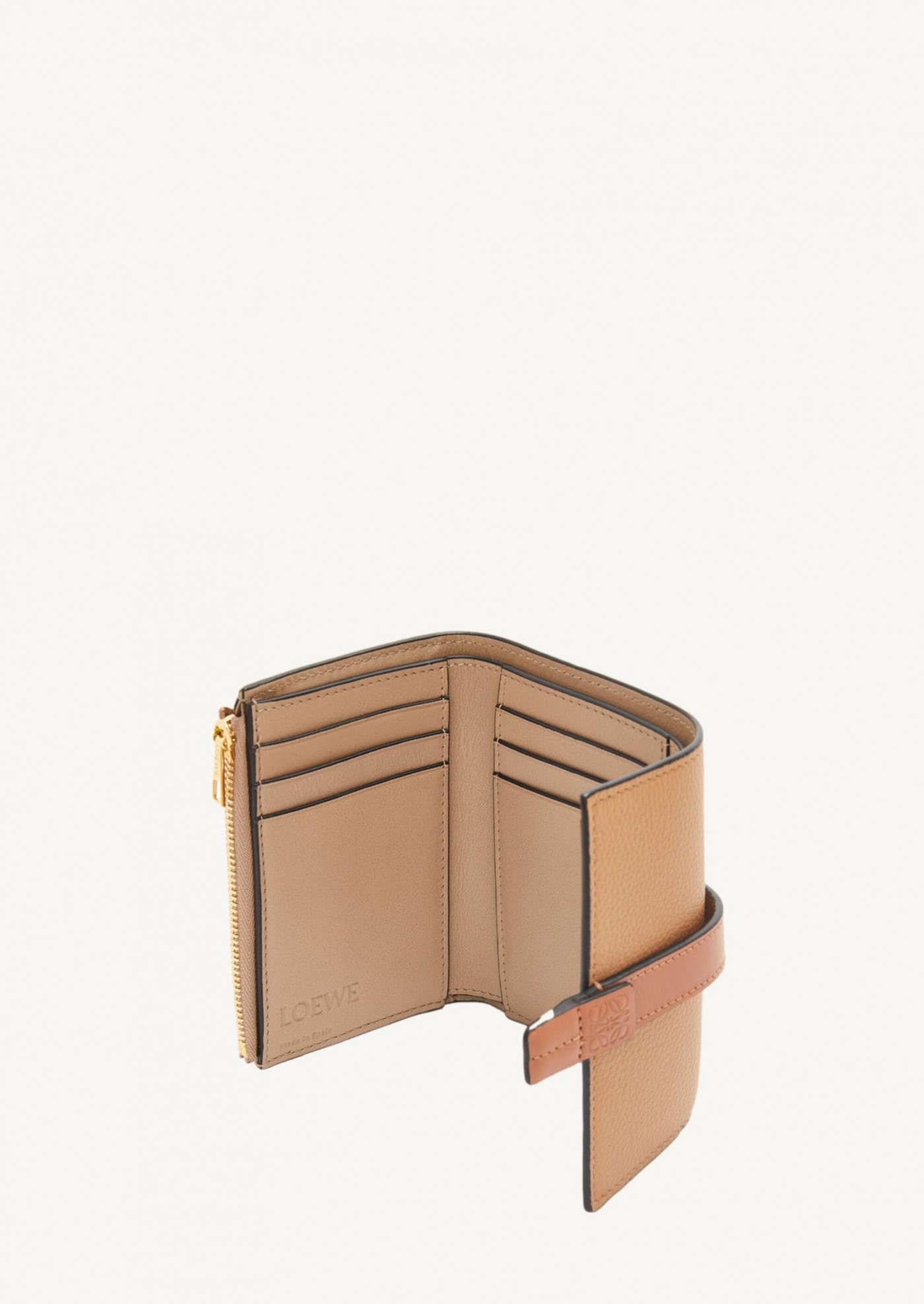 Small vertical wallet in supple calf leather toffee/tan