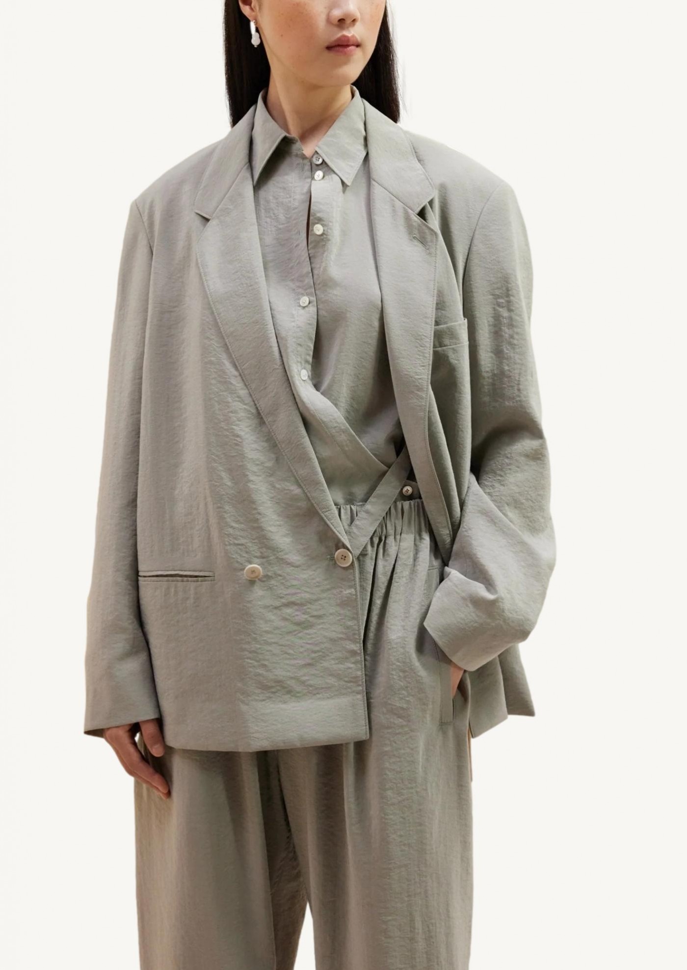 Double breasted jacket in dry silk misty grey