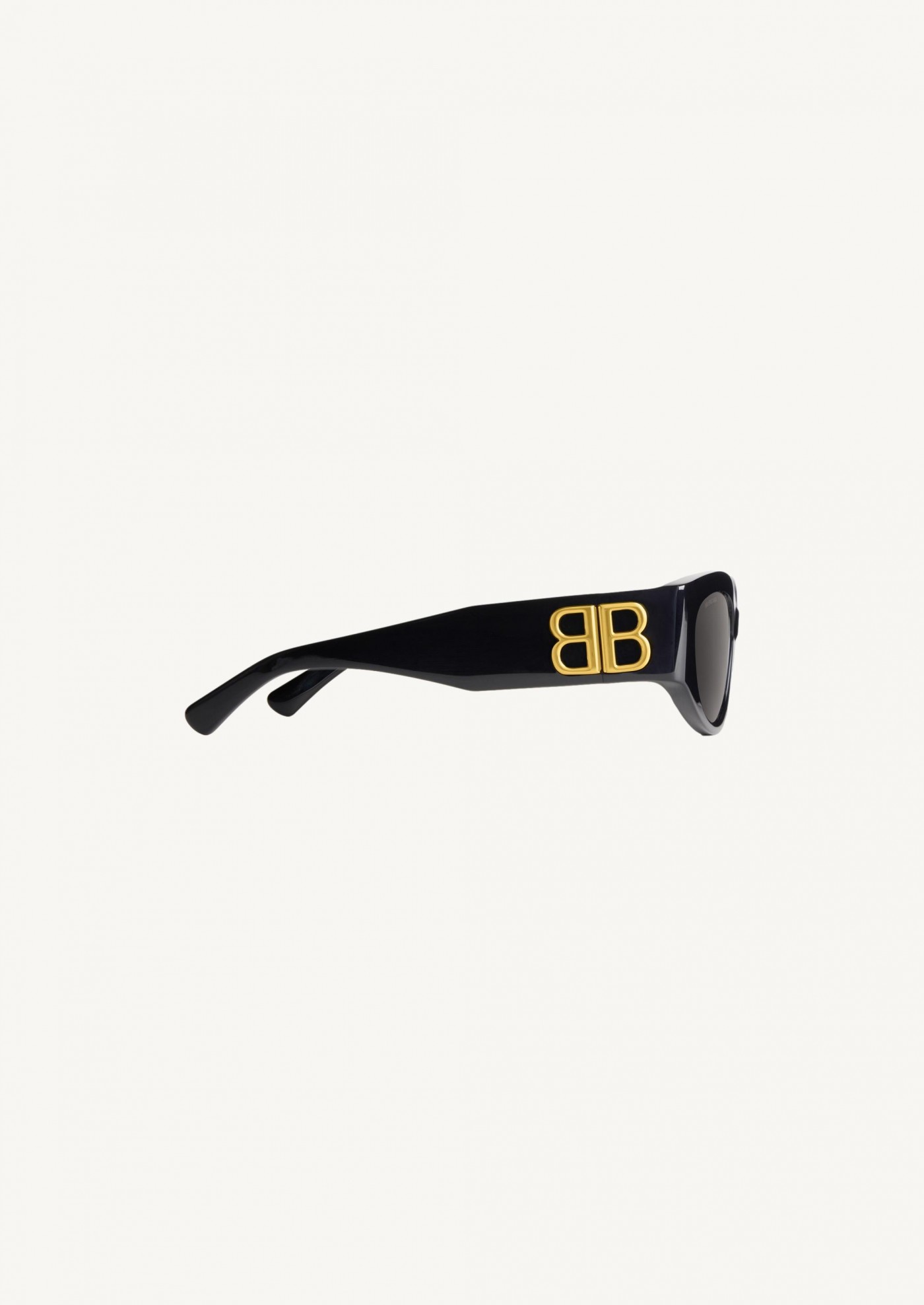 Bossy round AF sunglasses in black