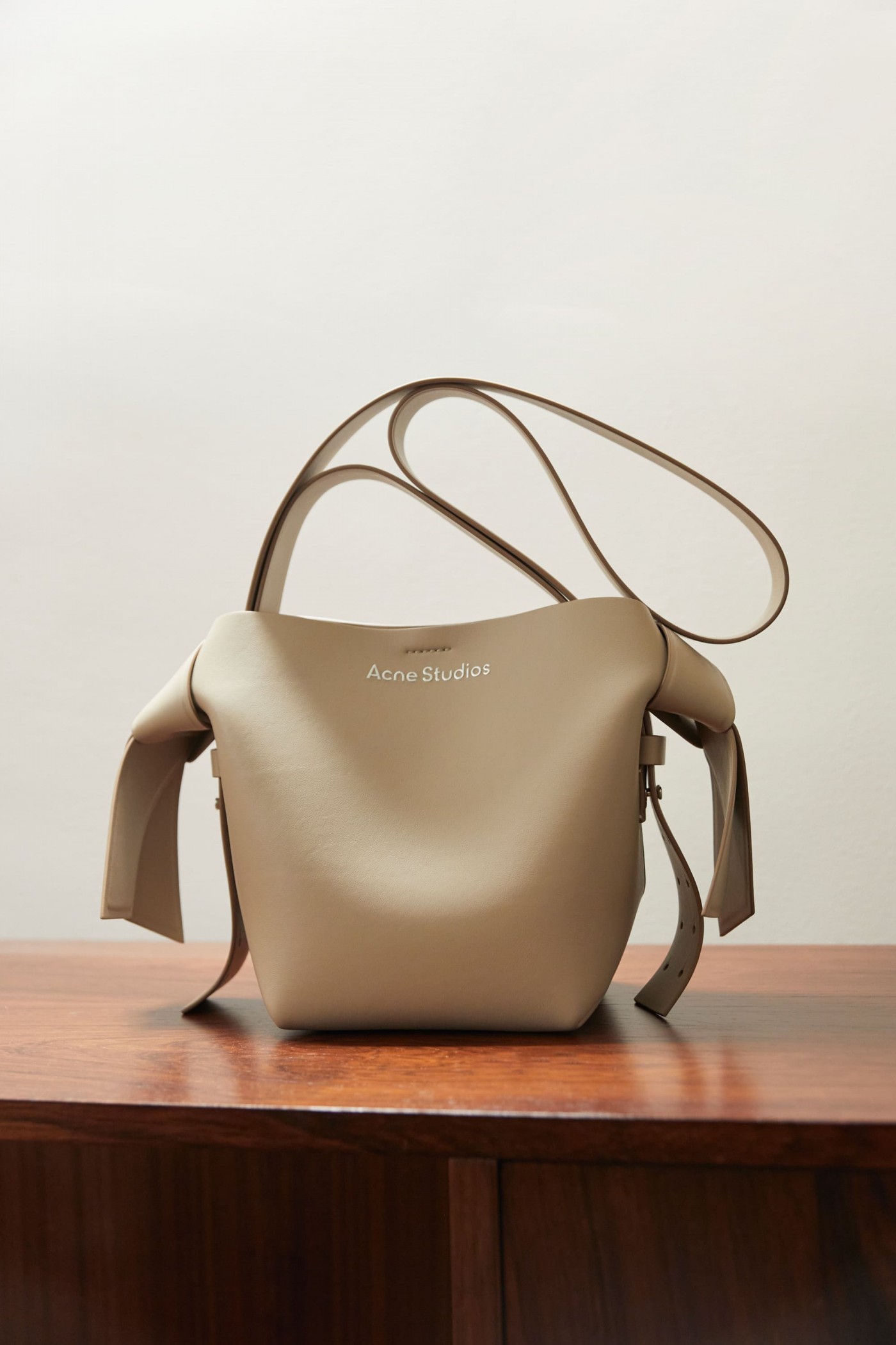 Mini sac musubi beige taupe Acne Studios Mini sac musubi beige taupe Acne Studios
