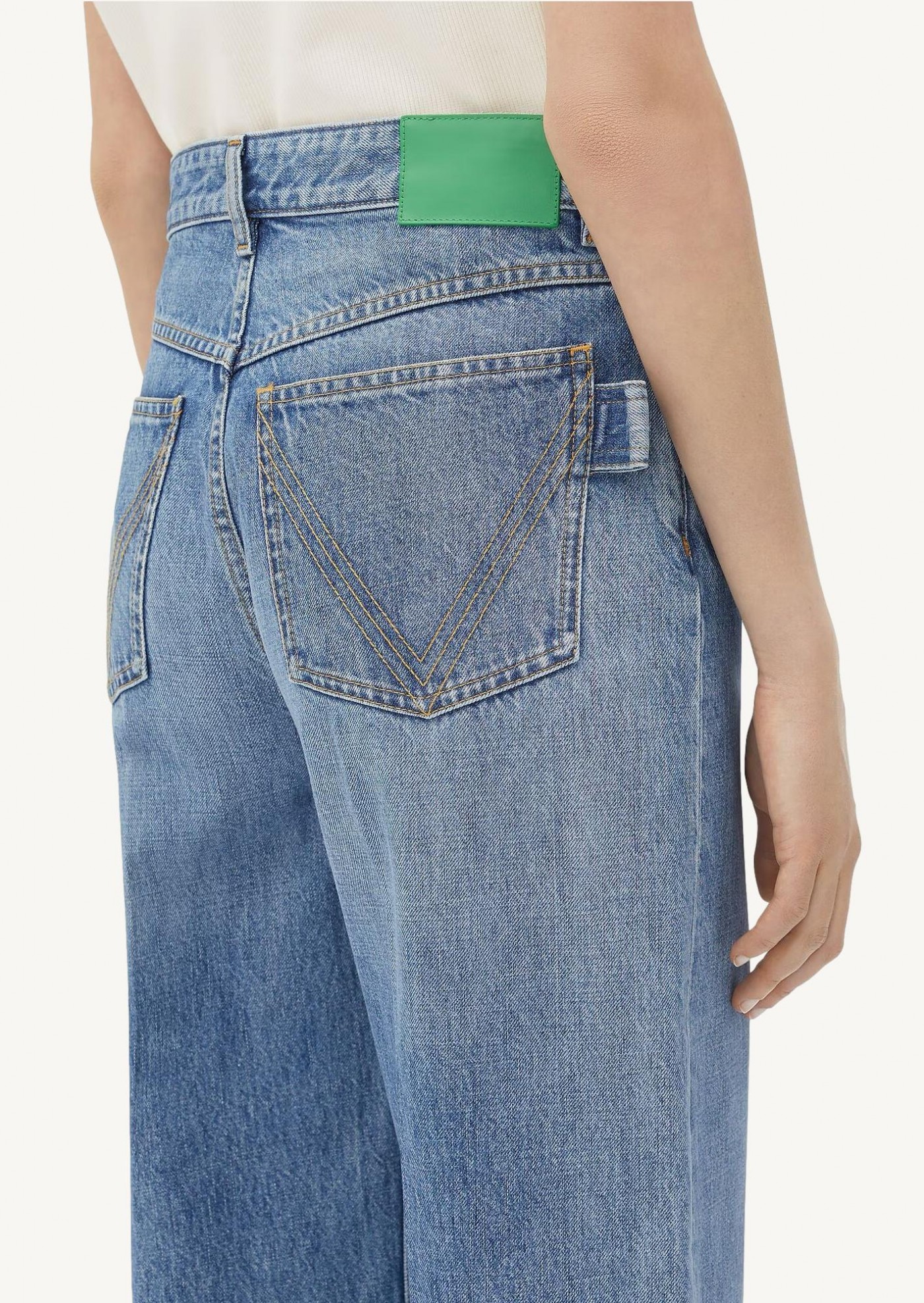 デニム・ジーパン BOTTEGA VENETA Woman Jeans Blue 735547V30K0 3399 High-rise wide-leg jeans in blue - Bottega Veneta | Mytheresa