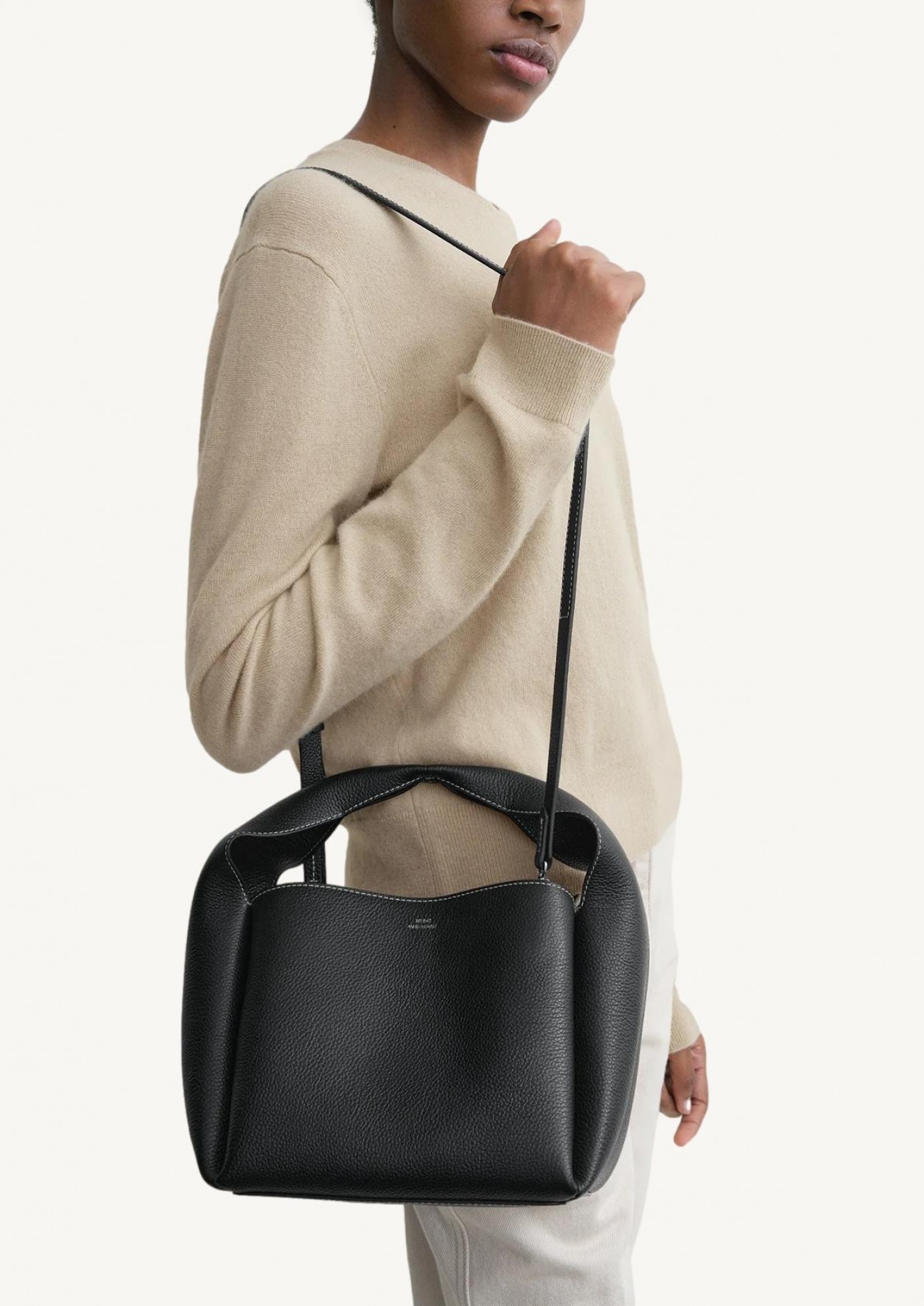 【TOTEME】Bucket bag in grained leather Grained-leather bucket bag black – TOTEME