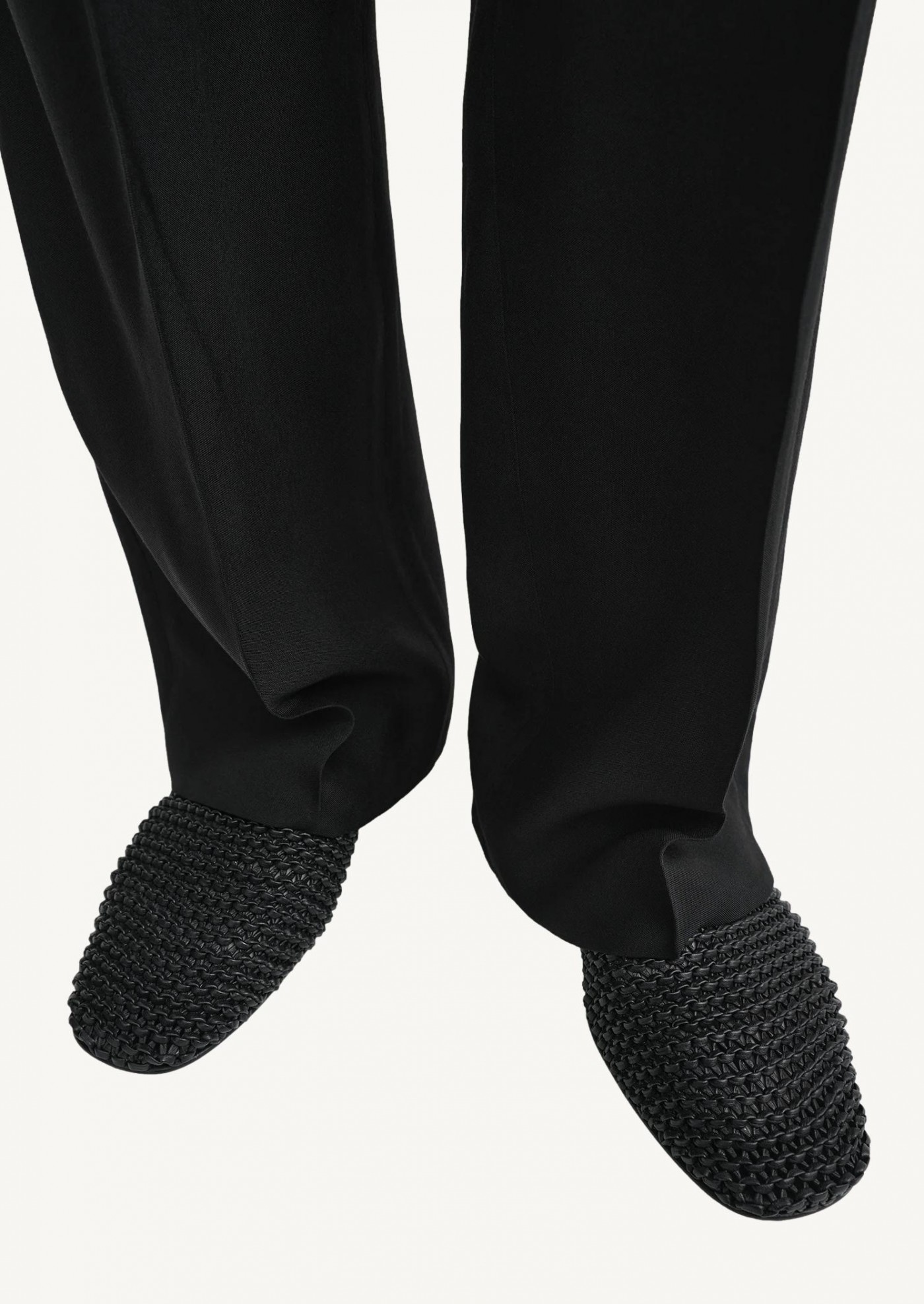 Ballerines en cuir tressé noir Totême