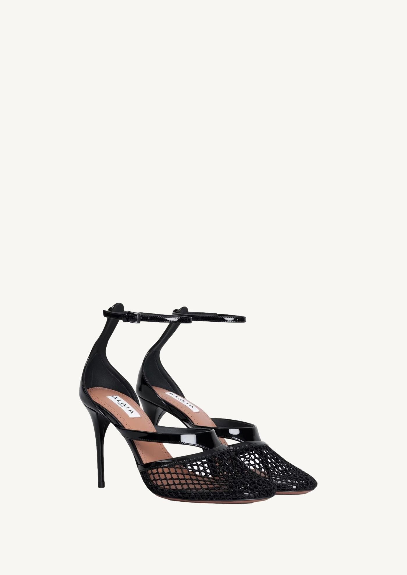 Black fishnet Infradito sandals