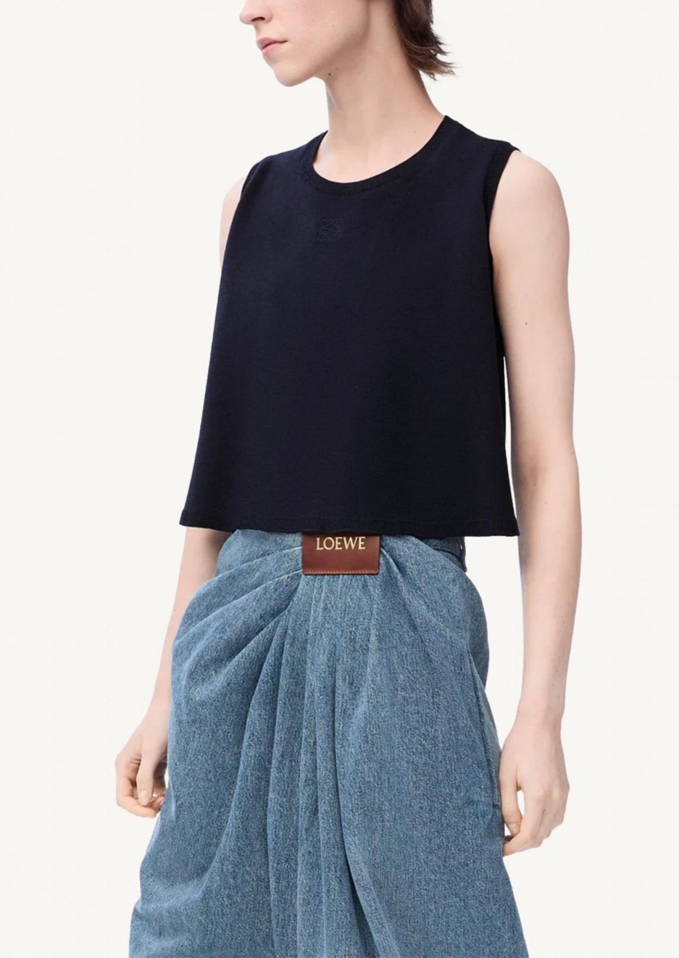 Sleeveless sweater in trapeze silhouette