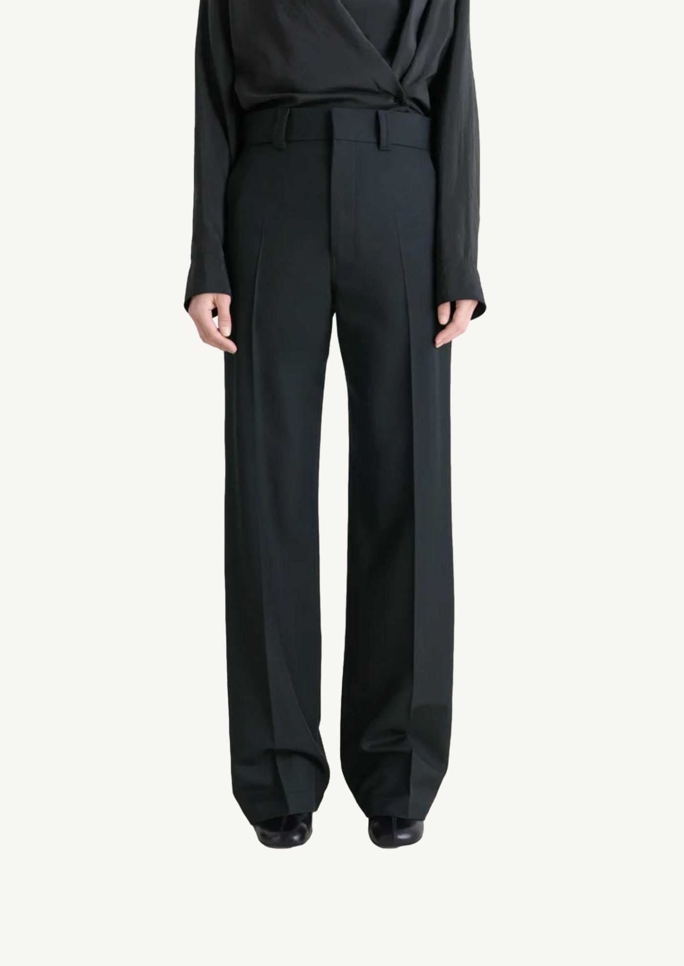 Straight-leg navy blue trousers