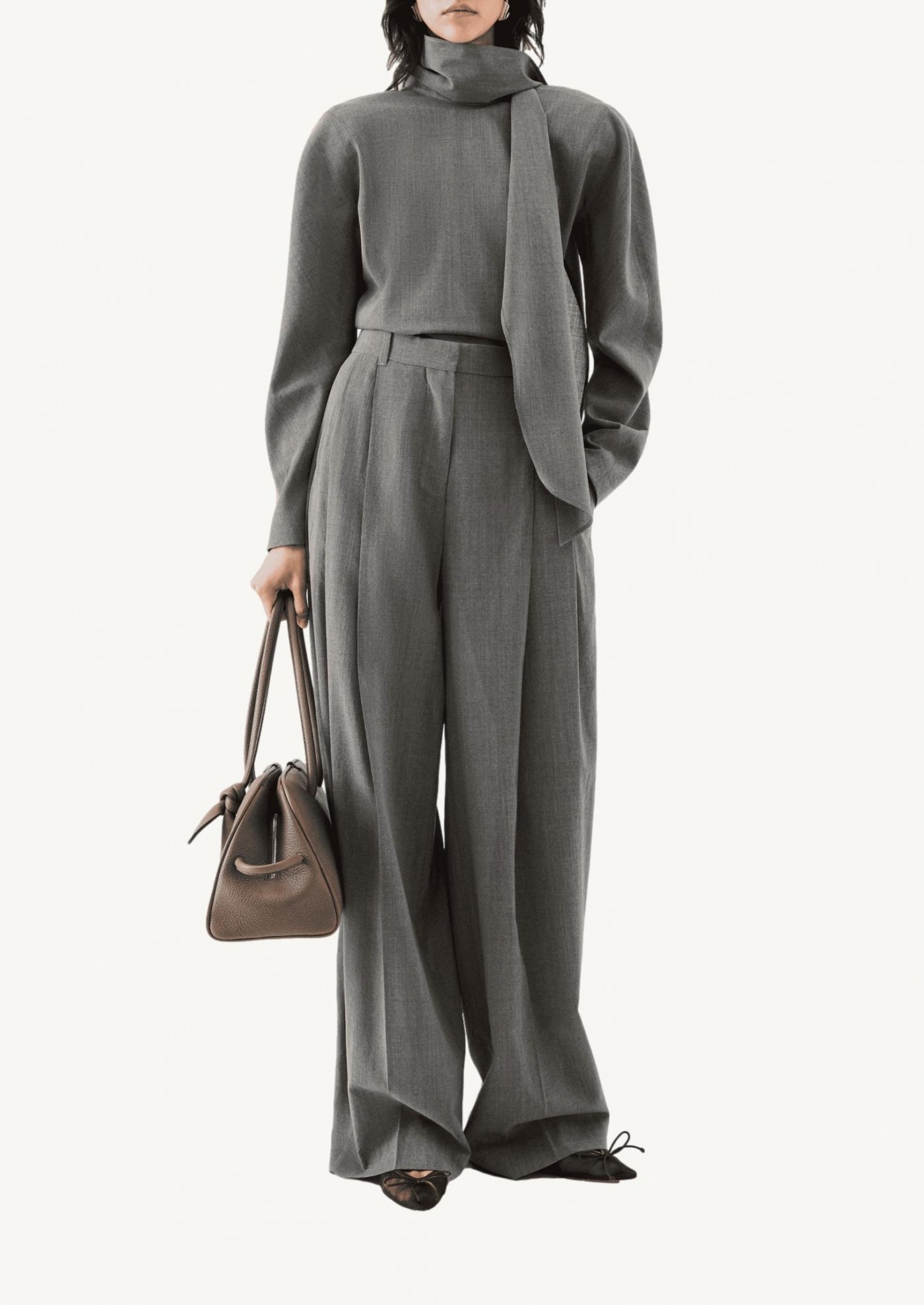 Le pantalon d'homme gris