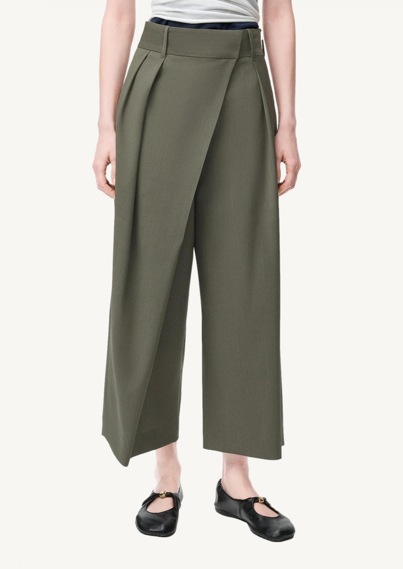 Short khaki wrap pants