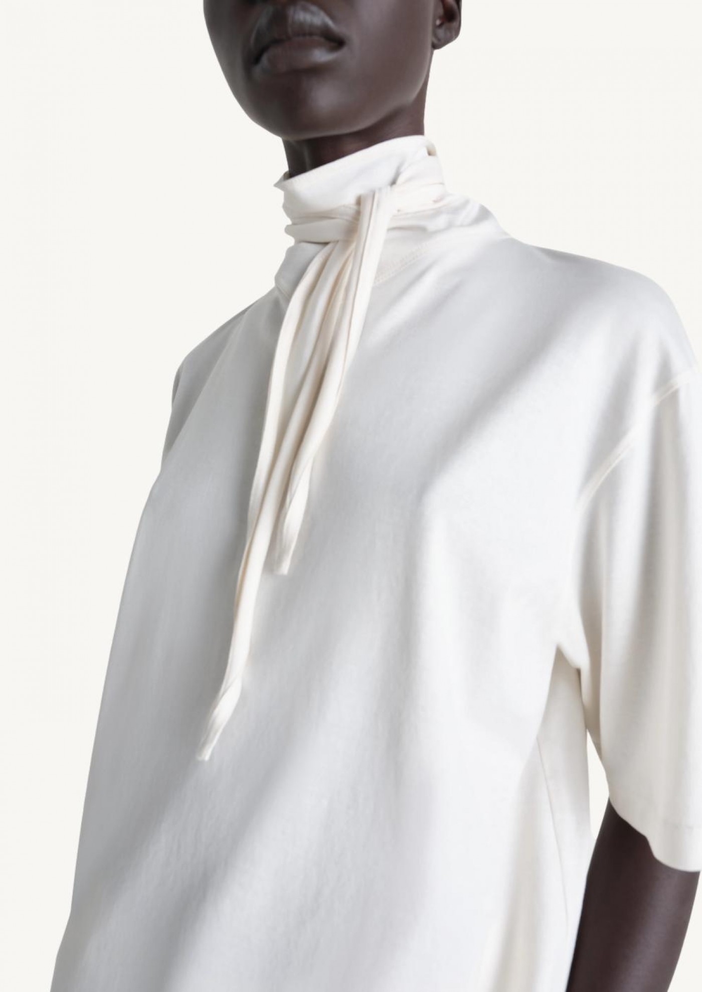 T-shirt avec foulard cream light Lemaire