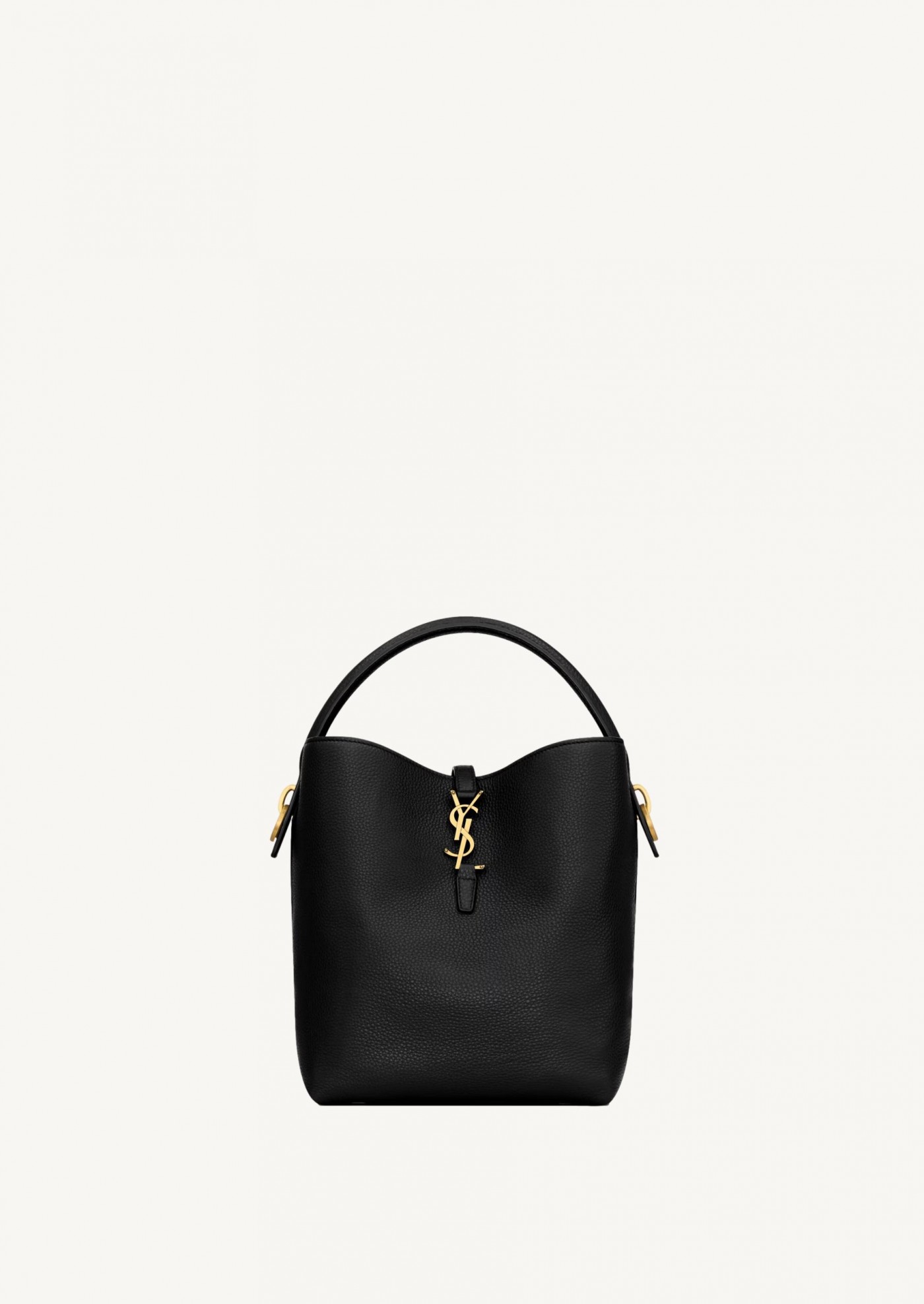 The supple 37 in black grained leather