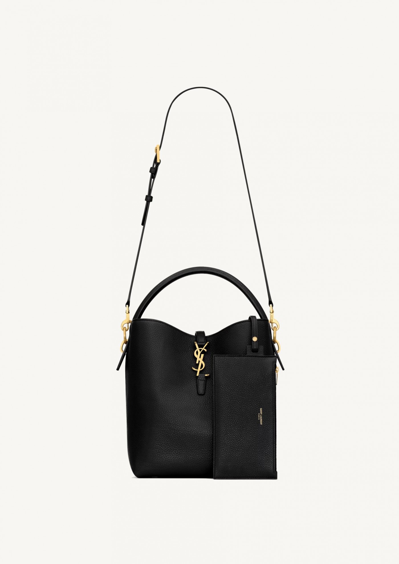 The supple 37 in black grained leather