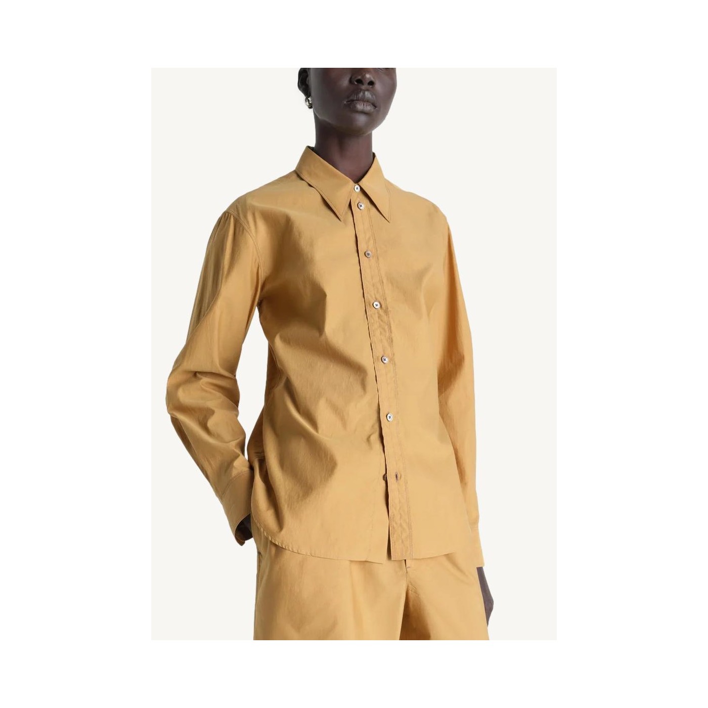 Cumin-colored shirt with pointed collar