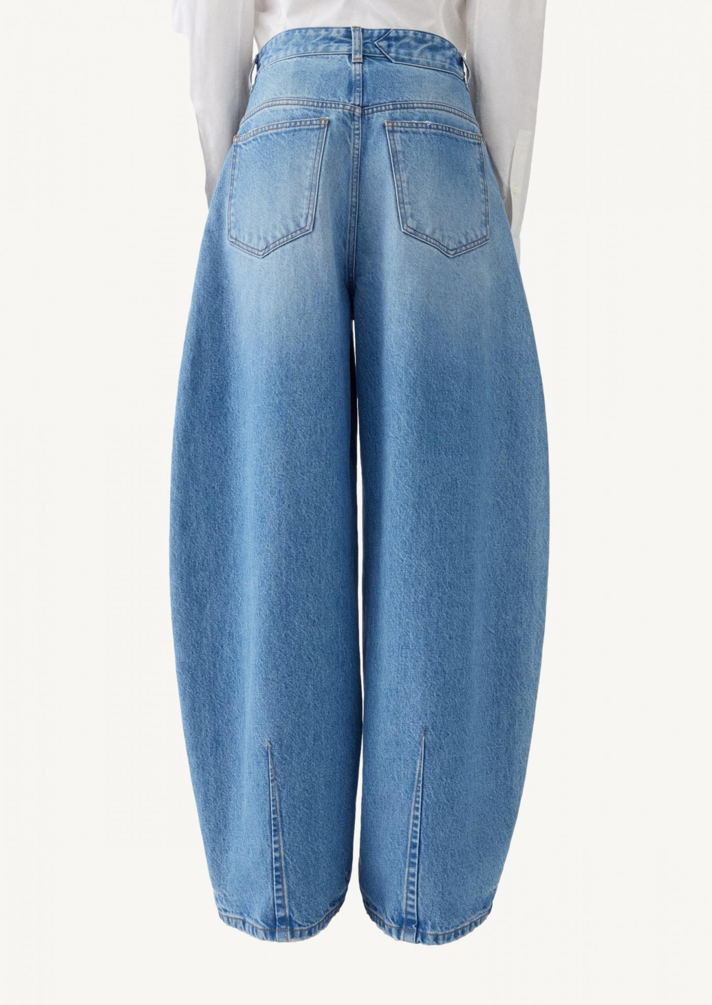 The de-Nîmes Tobacco Blue Ovalo Jacquemus