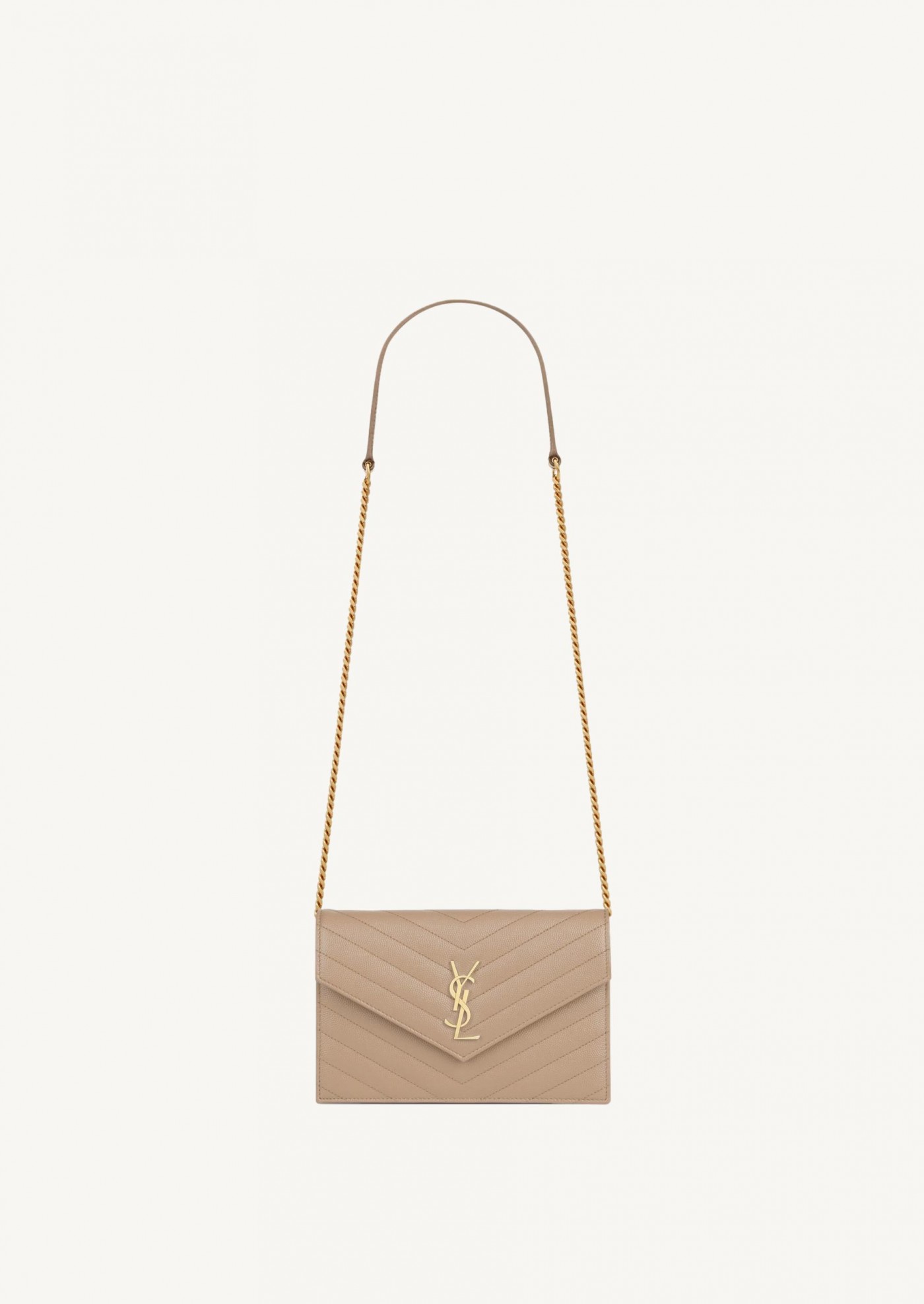 CASSANDRE ENVELOPE CHAIN WALLET IN GRAIN DE POUDRE LEATHER