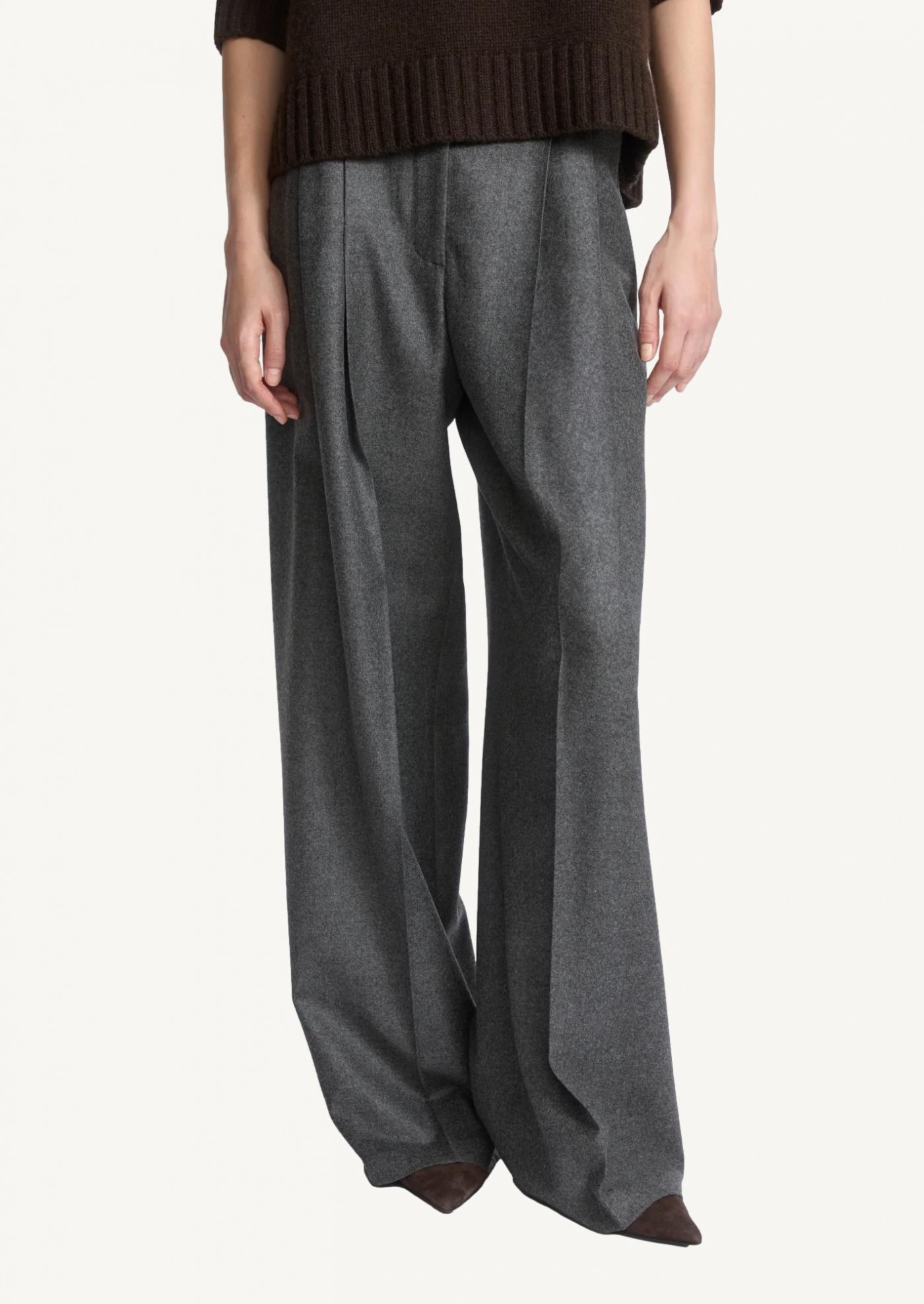 Wide-leg pleated trousers in cashmere wool