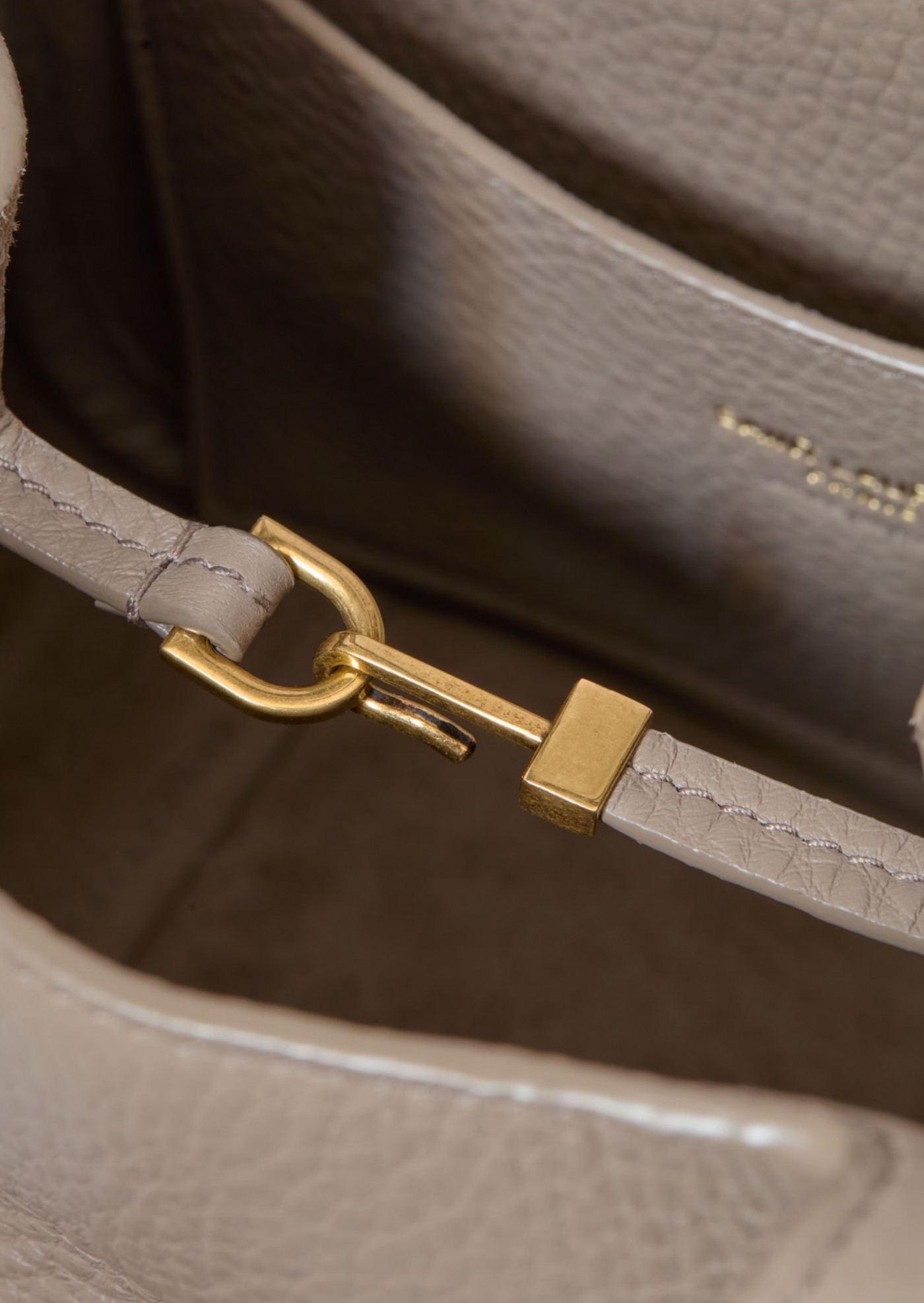 LE 5 A 7 BABY BEA CUIR GRAINE TAUPE Saint Laurent