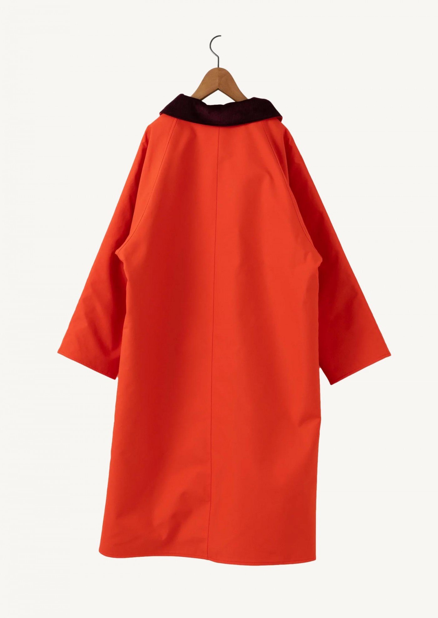 Red Velvet Trench Coat with a British-Style Collar Les Prairies De Paris